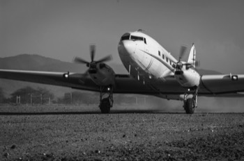 AIM Air: Samaritan's Purse DC-3 - Nirobie, Kenya